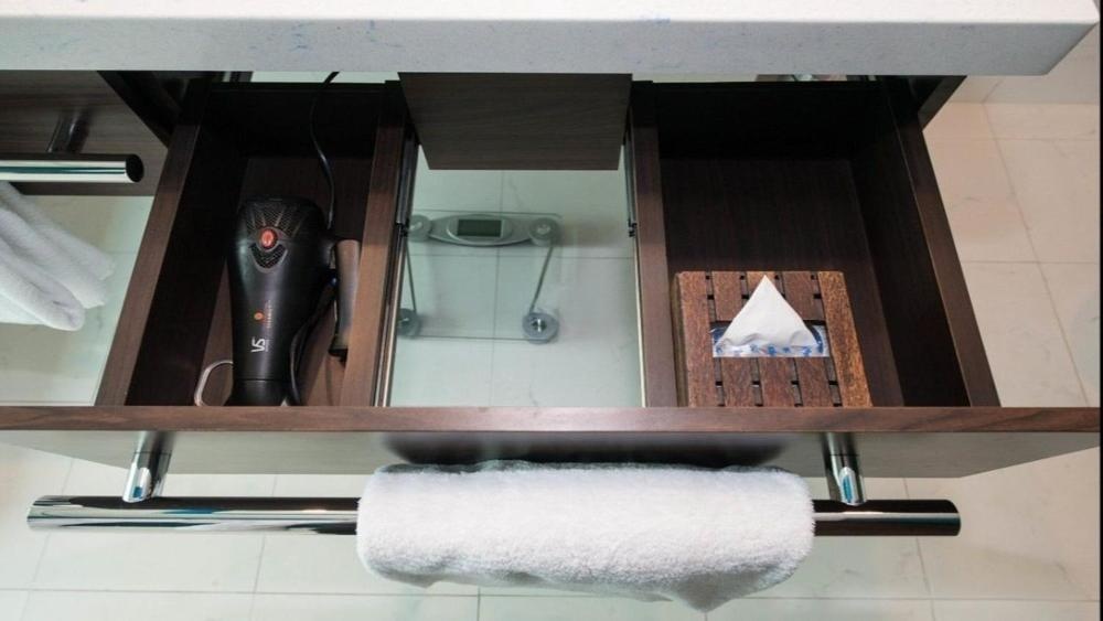 One-Bedroom Suite with Mountain View